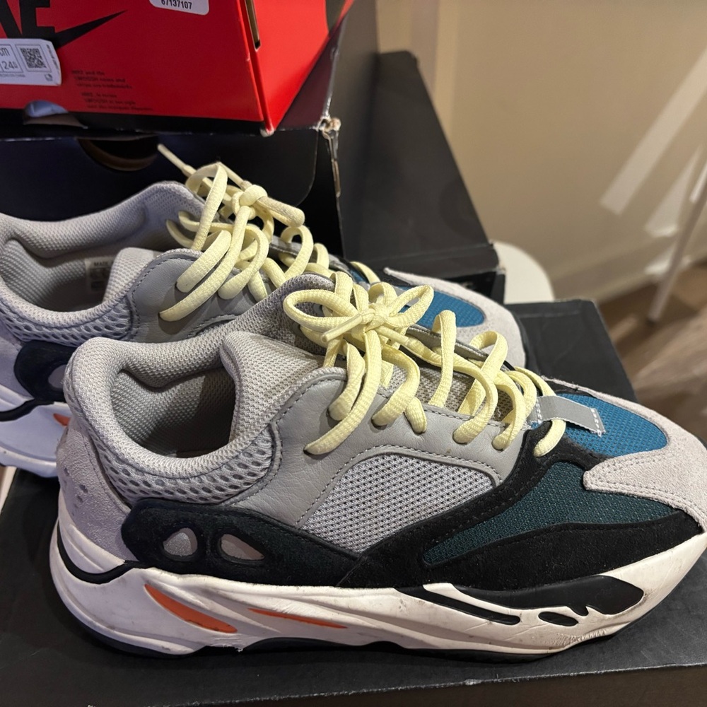 Yeezy Boost 600 waver runner 5.5Y